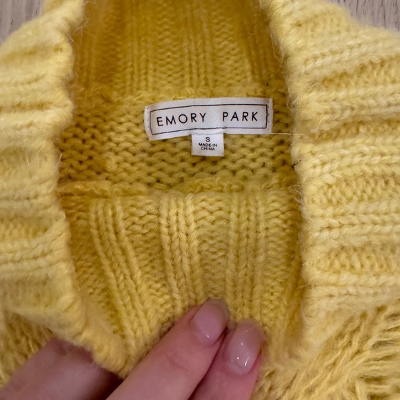Canary yellow knit sweater - Picture 2 of 2